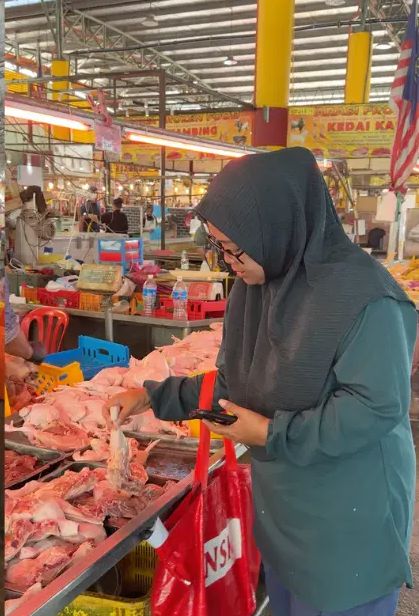 Kisah Wanita Jadi Kuli Pikul di Pasar Demi Keluarga Bisa Makan
