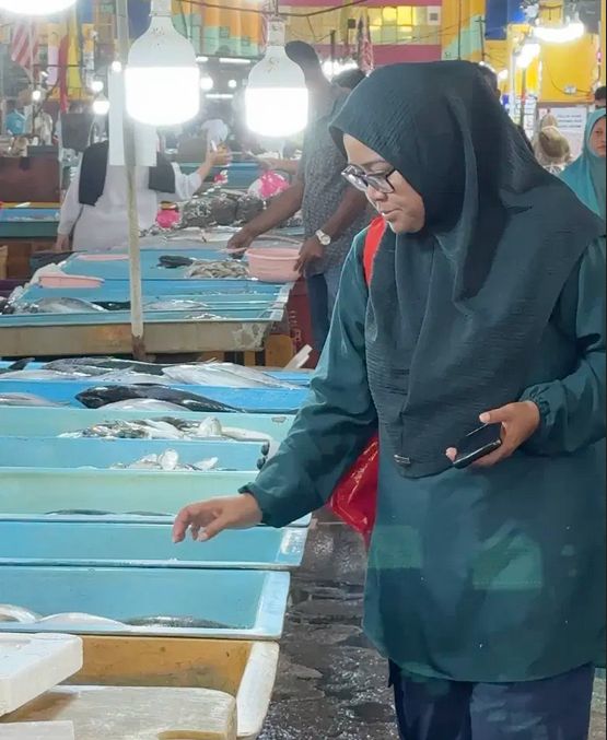 Kisah Wanita Jadi Kuli Pikul di Pasar Demi Keluarga Bisa Makan