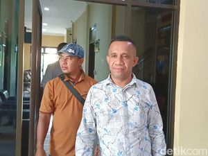 Korban Investasi Bodong TikToker Luluk Nuril Serahkan Bukti Transfer Korban Investasi Bodong TikToker Luluk Nuril Serahkan Bukti Transfer
