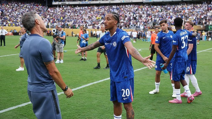  Joao Pedro of Chelsea FC speaks with Luis Enrique, Head Coach of Paris Saint-Germain, during the FIFA Club World Cup 2025 Final match between Chelsea FC and Paris Saint-Germain at MetLife Stadium on July 13, 2025 in East Rutherford, New Jersey. (Photo by Michael Regan - FIFA/FIFA via Getty Images)