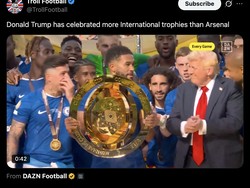 Di momen ini pula Arsenal kena sindiran: Trump saja sudah angkat piala, the Gunners kapan nih? Foto: Dok. Internet/X (Twitter)