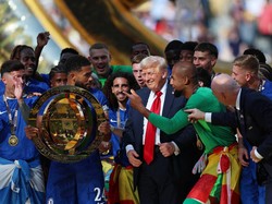 Video: Ternyata Ini Alasan Trump Ogah Turun Podium Saat Chelsea Selebrasi