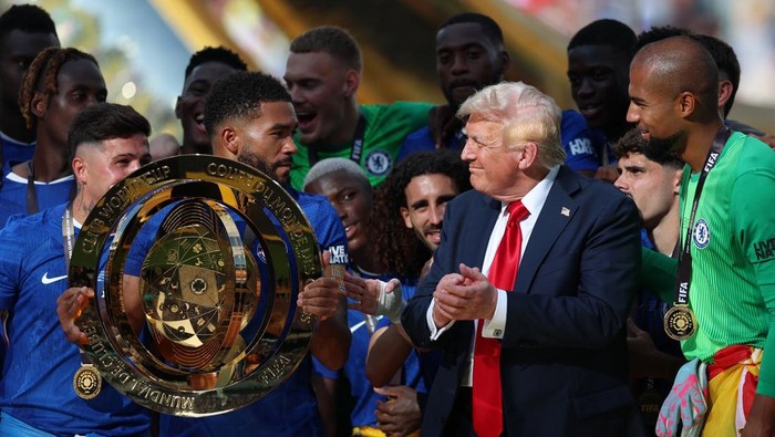 Trofi Piala Dunia Antarklub Chelsea Cuma Replika, Aslinya Disimpan Trump