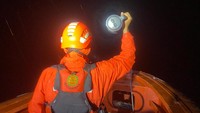 Boat yang Karam di Selat Sipora Mentawai Bawa 18 Orang, 3 Anak-anak