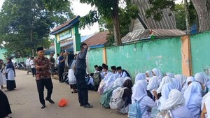 Sekolah Disegel Pemkab Deli Serdang, Siswa Al-Washliyah Belajar di Luar