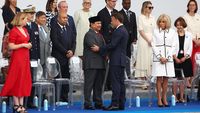 Potret Prabowo Jadi Tamu Kehormatan Bastille Day Paris, Akrab dengan Macron