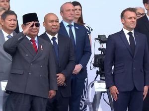 Prabowo Hormat ke Kontingen RI di Bastille Day, Presiden Prancis Tepuk Tangan Prabowo Hormat ke Kontingen RI di Bastille Day, Presiden Prancis Tepuk Tangan
