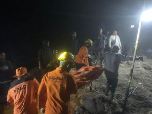 Tiga Penambang Timah di Bangka Tengah Tewas Tertimbun Longsor Tiga Penambang Timah di Bangka Tengah Tewas Tertimbun Longsor