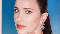 8 Foto Rachel Brosnahan, Keponakan Kate Spade yang Jadi Lois Lane di Superman