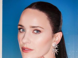 8 Foto Rachel Brosnahan, Keponakan Kate Spade yang Jadi Lois Lane di Superman 8 Foto Rachel Brosnahan, Keponakan Kate Spade yang Jadi Lois Lane di Superman