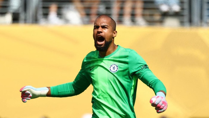 Soccer Football - FIFA Club World Cup - Final - Chelsea v Paris St Germain - MetLife Stadium, East Rutherford, New Jersey, U.S. - July 13, 2025 Chelseas Robert Sanchez celebrates after Joao Pedro scores their third goal REUTERS/Kai Pfaffenbach