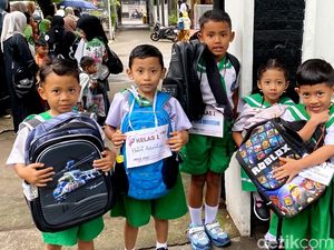 Wajah Ceria dan Semangat Bocah SD di Bandung Menyambut Sekolah Baru Wajah Ceria dan Semangat Bocah SD di Bandung Menyambut Sekolah Baru