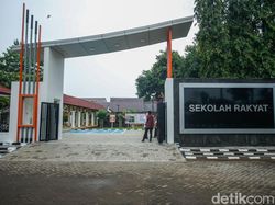 Mendikdasmen Tegaskan 160 Guru Sekolah Rakyat yang Mundur Bukan Gegara Upah