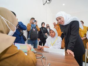 Khofifah Sebut Sekolah Rakyat Putus Mata Rantai Kemiskinan Khofifah Sebut Sekolah Rakyat Putus Mata Rantai Kemiskinan