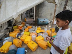 Serangan Udara Israel Hantam Warga Gaza yang Antre Air Serangan Udara Israel Hantam Warga Gaza yang Antre Air