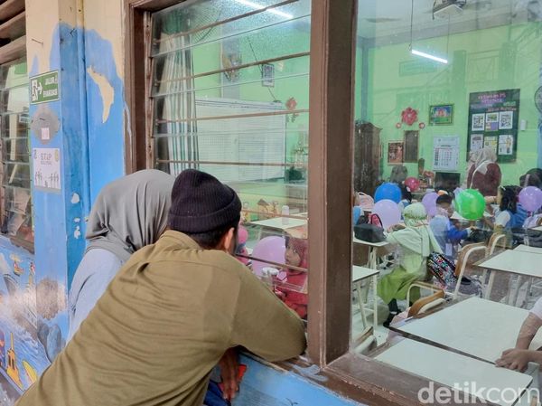 Suasana MPLS Sekolah Dasar di Surabaya