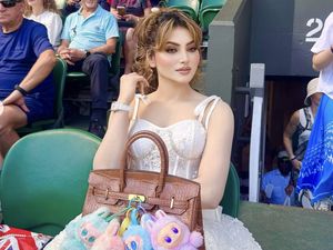Artis India Disebut Norak karena Pakai Tas Hermes dengan 4 Gantungan Labubu Artis India Disebut Norak karena Pakai Tas Hermes dengan 4 Gantungan Labubu