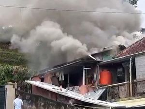 Warung di Puncak Bogor Kebakaran gegara Selang Gas Bocor, 2 Orang Luka