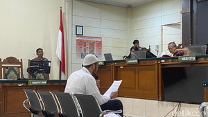 Robig Penembak Gamma Bacakan Pleidoi Sambil Menangis