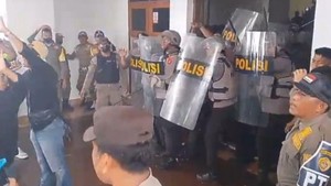 Pengusaha Protes Penertiban Sound Horeg, Demo di Kantor Walkot Baubau Ricuh