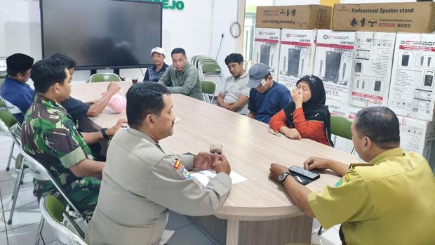 Acara pawai sound horeg di Kelurahan Mulyorejo, Kecamatan Sukun, Kota Malang, diwarnai kericuhan dan baku pukul antara penyelenggara dengan warga setempat.