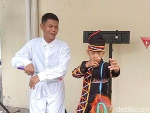 Dikha Pacu Jalur Senang Gayanya Mendunia Dikha Pacu Jalur Senang Gayanya Mendunia
