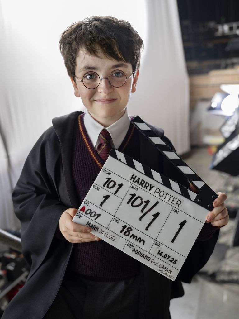 Dominic McLaughlin sebagai Harry Potter dalam versi serial. (HBO/Aidan Monaghan)