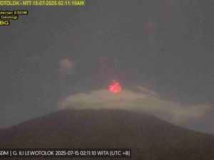 Gunung Ile Lewotolok Meletus 62 Kali, Gemuruh Terdengar hingga Larantuka Gunung Ile Lewotolok Meletus 62 Kali, Gemuruh Terdengar hingga Larantuka