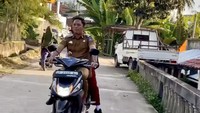 Heboh Bupati Tak Pakai Helem saat Antar Anak ke Sekolah