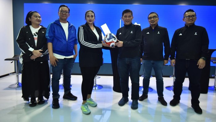 I League secara resmi mengumumkan kerjasamanya dengan Adidas. Brand asal Jerman itu bakal menyuplai bola hingga kebutuhan wasit di pertandingan.