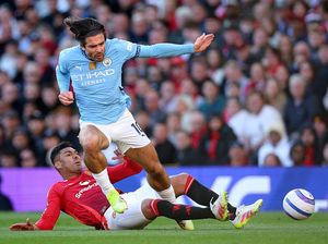 Tampar Grealish, Fan MU Dilarang Masuk Stadion 3 Tahun Tampar Grealish, Fan MU Dilarang Masuk Stadion 3 Tahun