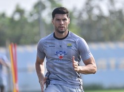 Julio Cesar Janjikan Perubahan di Laga Persib Vs Persebaya