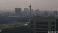 Kabut Polusi Selimuti Jakarta