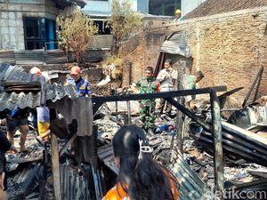 Rumah Bakul Degan di Lamper Semarang Kebakaran Rumah Bakul Degan di Lamper Semarang Kebakaran