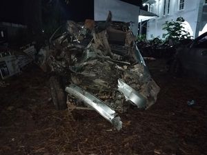 Innova Tabrak Truk gegara Ban Selip di Simalungun, 2 Orang Tewas Innova Tabrak Truk gegara Ban Selip di Simalungun, 2 Orang Tewas