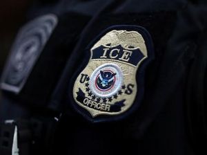 Digerebek Imigrasi AS, Pria Tewas Ditabrak Mobil Saat Kabur