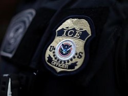 Digerebek Imigrasi AS, Pria Tewas Ditabrak Mobil Saat Kabur