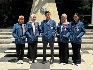 Mahasiswa Unair Gagas Inovasi Kulit Buah Naga untuk Terapi Kanker Payudara Mahasiswa Unair Gagas Inovasi Kulit Buah Naga untuk Terapi Kanker Payudara