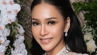 7 Pesona Maia Estianty Dengan Forever Young Makeup Look, Cantik Maksimal