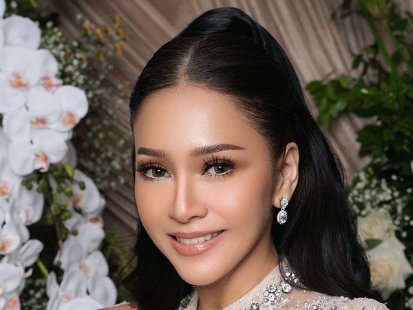 7 Pesona Maia Estianty Dengan Forever Young Makeup Look, Cantik Maksimal