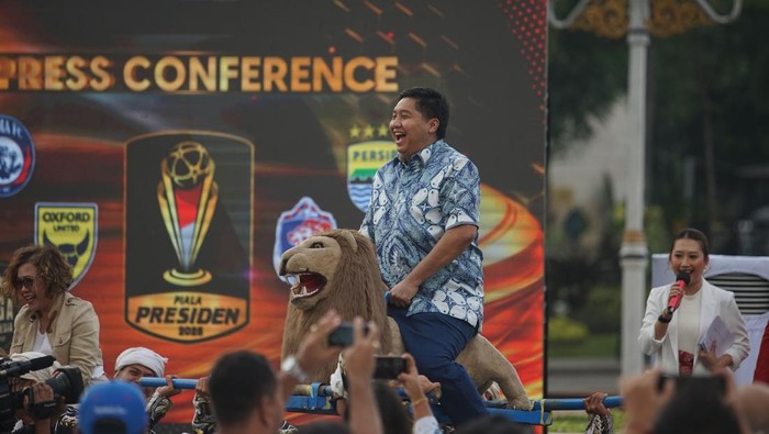 Maruarar Sirait Maruarar Sirait selaku Ketua Steering Committe Piala Presiden 2025.