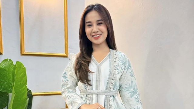 Gosip Terkini Selebriti Insertlive : Cerita Mayang Lucyana Magang 3 Hari di DPR RI: Tugasnya Kadang di...