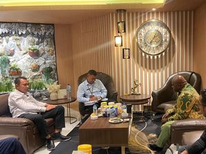 Menteri HAM Natalius Pigai Janji Tuntaskan Masalah HAM di Flores Timur Menteri HAM Natalius Pigai Janji Tuntaskan Masalah HAM di Flores Timur