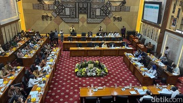 Di DPR, Mensos Jelaskan DTSEN Jadi Solusi Masalah Bansos Salah Sasaran
