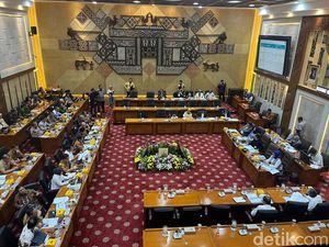 Di DPR, Mensos Jelaskan DTSEN Jadi Solusi Masalah Bansos Salah Sasaran Di DPR, Mensos Jelaskan DTSEN Jadi Solusi Masalah Bansos Salah Sasaran