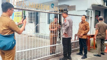Akses Masuk SMA di Tangsel yang Digembok saat Hari Pertama Sekolah Dibongkar