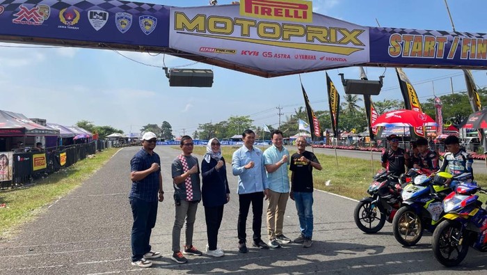 Moreno Soeprapto Moreno Soerapto datangi Kejurnas MotoPrix 2025 Region Jawa dan Kalimatan di Boyolali, Minggu (13/7/2025)
