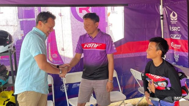 Moreno Soeprapto Moreno Soerapto datangi Kejurnas MotoPrix 2025 Region Jawa dan Kalimatan di Boyolali, Minggu (13/7/2025)