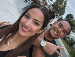 7 Foto Nia Ramadhani Nonton Konser BLACKPINK di Amerika, Kompak Bareng Suami 7 Foto Nia Ramadhani Nonton Konser BLACKPINK di Amerika, Kompak Bareng Suami