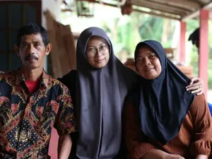 Bermodal Prestasi dan Tekad, Anak Penjual Soto Ini Kuliah Gratis di FEB UGM Bermodal Prestasi dan Tekad, Anak Penjual Soto Ini Kuliah Gratis di FEB UGM